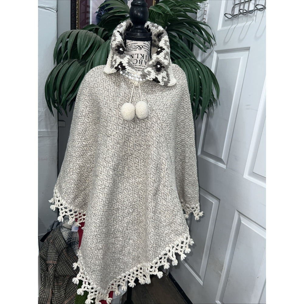 70s Vintage Poncho Cape Wool Crochet Pom Pom Houndstooth Boho Hippie‎ Warm Hang